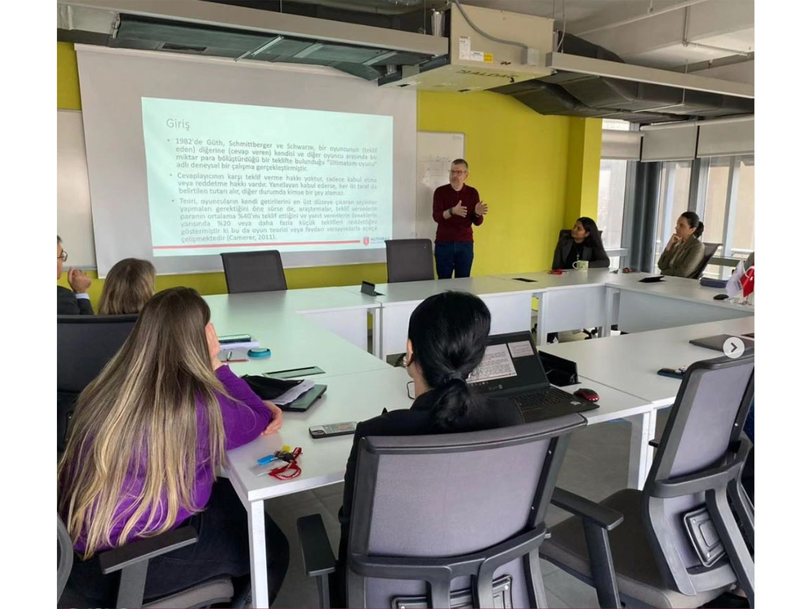 Researcher's Diary: Doç. Dr. Murat Boleli'nin 'Karanlık Üçlü ve Faydacı Seçimler' Sunumu