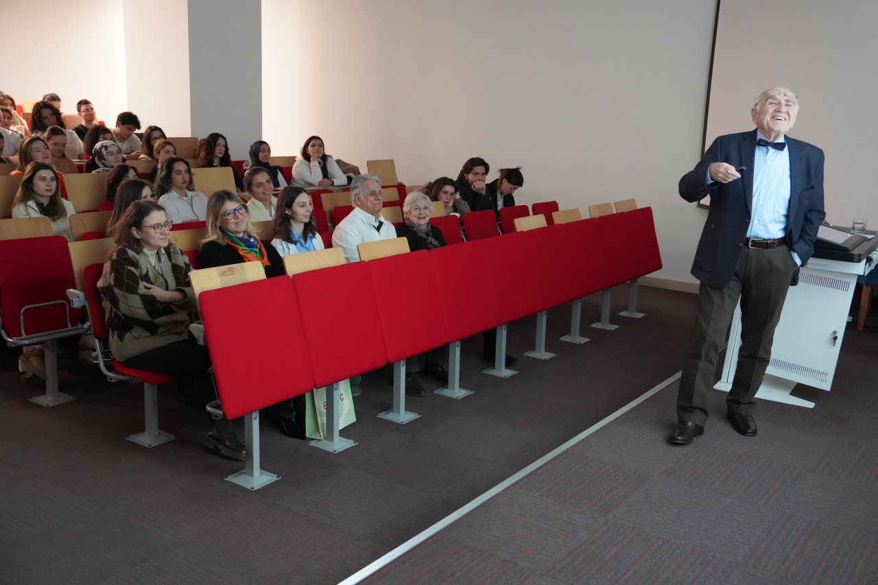 Ağız Kanseri Görünmez Değil, Bakmayı Bilene