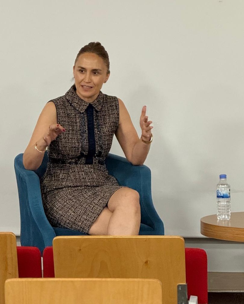 Muayenehaneyi yönetmek bir sanattır gel, ilham al Bilgi, tecrübe ve gerçek hikayeler tek buluşmada.