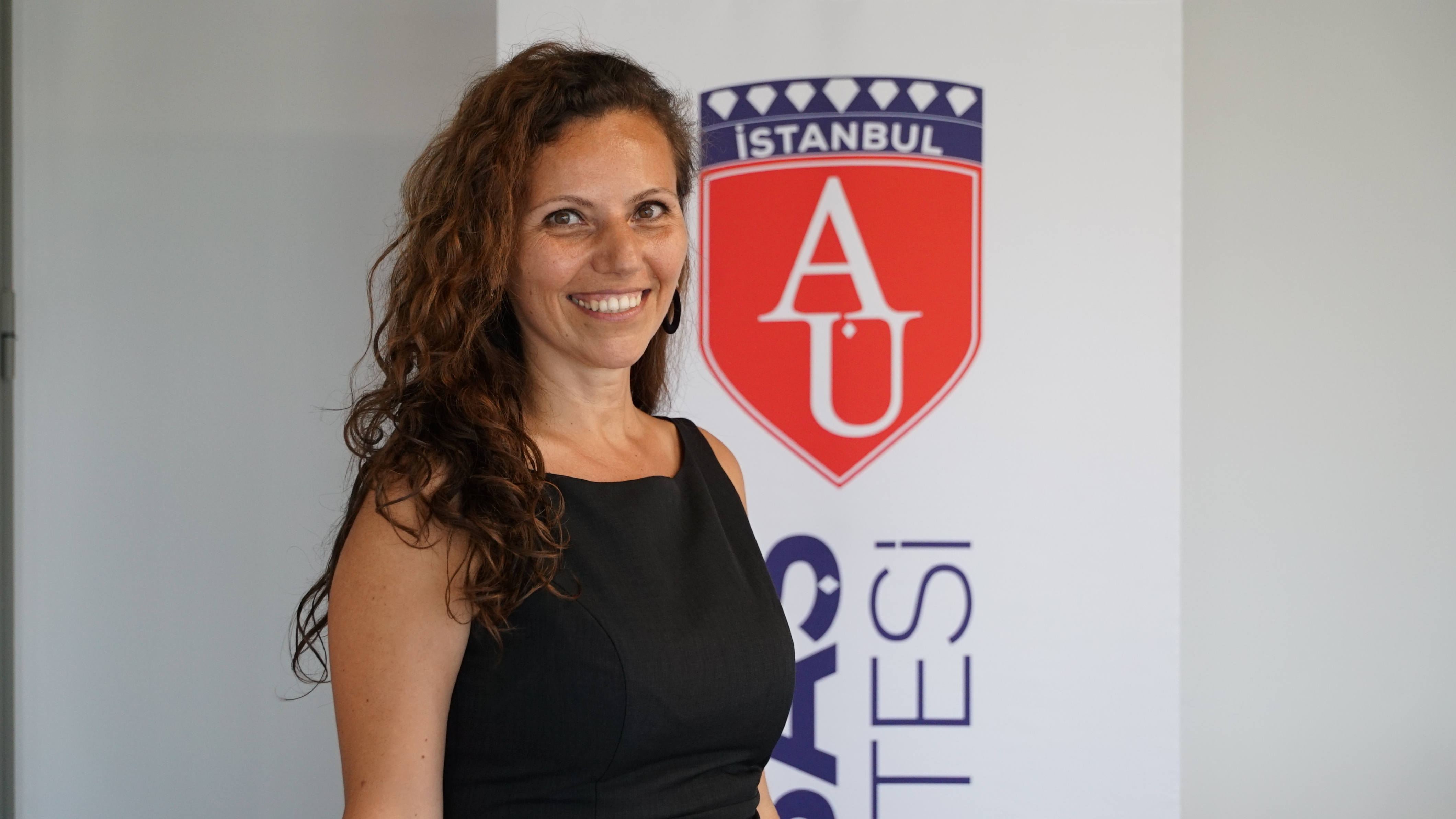 Dr. Öğr. Üyesi Özgül ÖZKOÇ