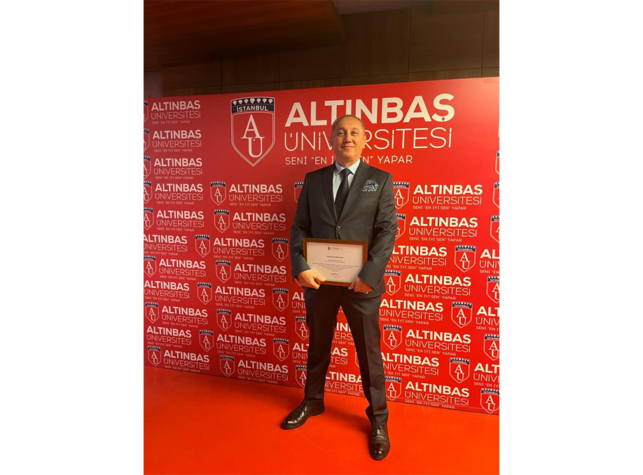 Yılın En Başarılı Akademisyeni Ödülü