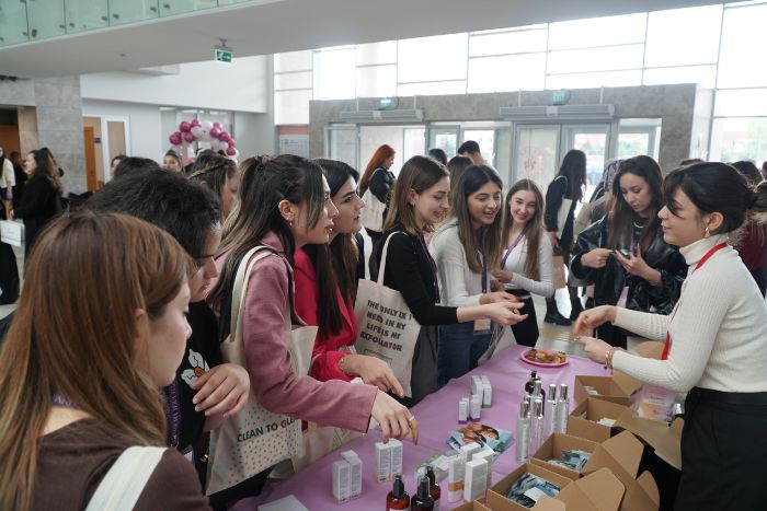 Altınbaş Eczacılık Kulübünden Dermocapsule Kongresi
