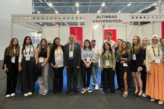 Altınbaşlı Öğrenciler, IJS İstanbul Jewelry Show’da Tasarımlarını Sergiledi