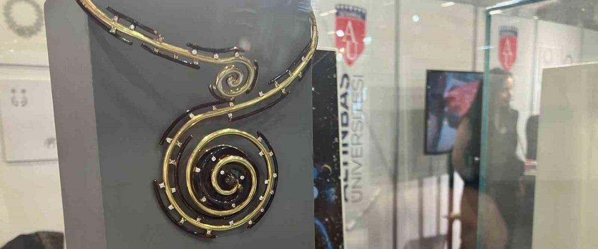 İstanbul Jewelry Show’da öğrencilerin tasarımları stantları süsledi 