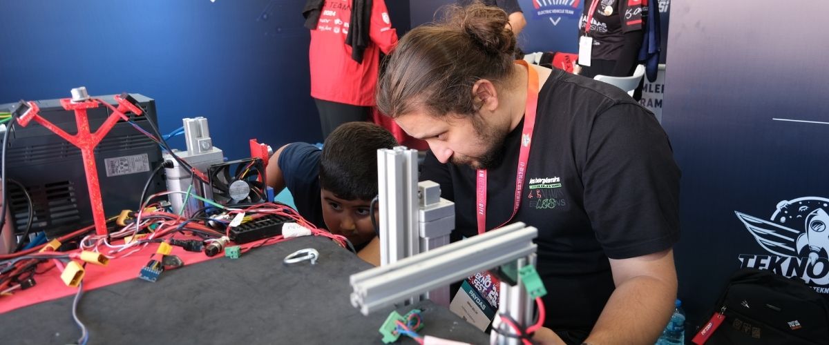 Üniversitemiz TEKNOFEST 2025’te Üç Farklı Kategoride Final Başarısı Elde Etti 