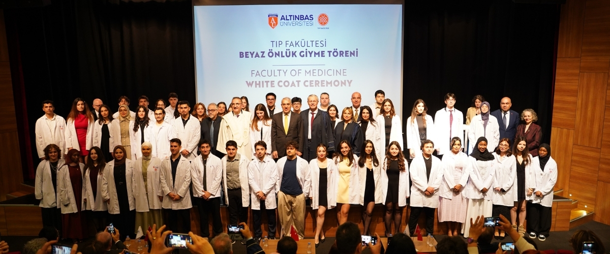 Geleceğin Altınbaşlı hekimlerinin beyaz önlük sevinci!