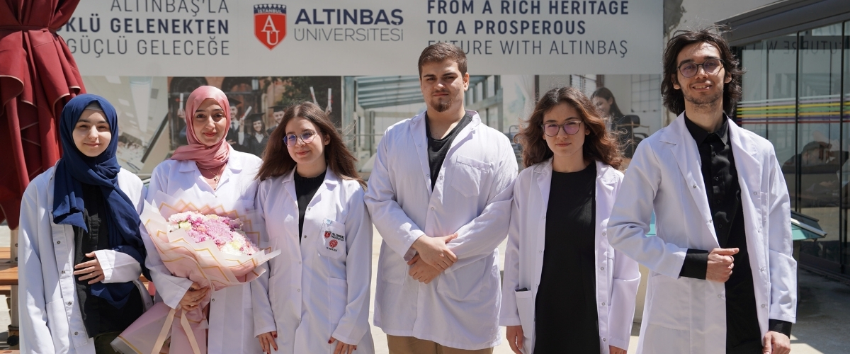 Geleceğin Altınbaşlı hekimlerinin beyaz önlük sevinci!