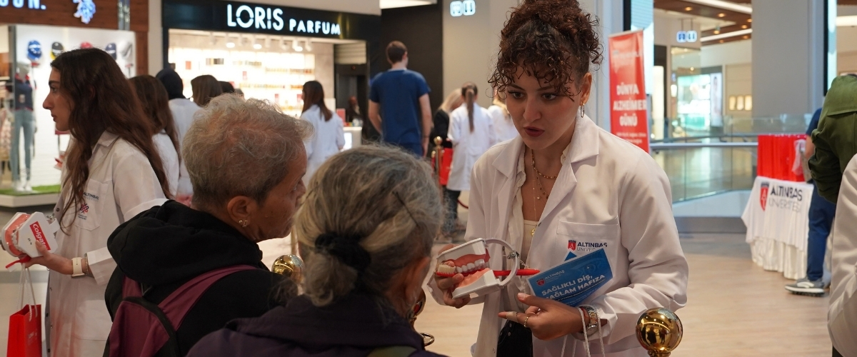 Diş Hekimliği Fakültemizden “Alzheimer”e dikkat çeken etkinlik