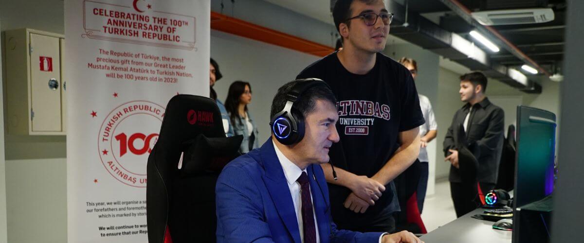 Altınbaş Üniversitesi ESpor Merkezi Açıldı