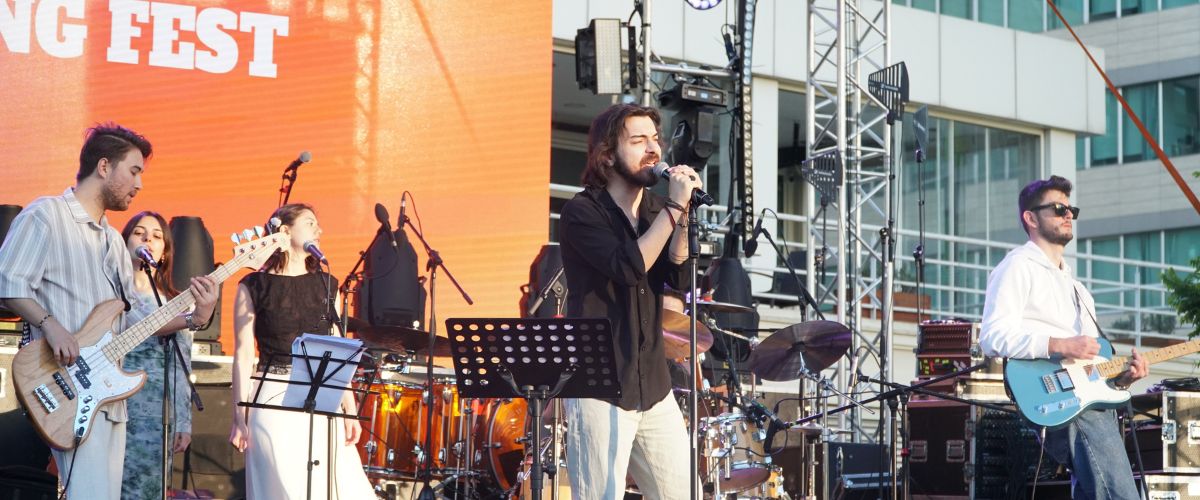 Spring Festival was the Stage for Colorful Images